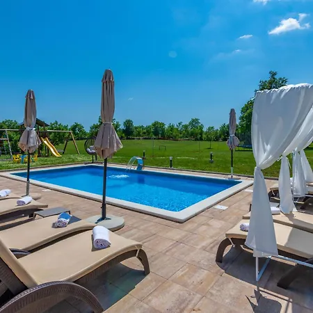 Irene, A Quiet And Peaceful Pool Prázdninový dům Nedeščina