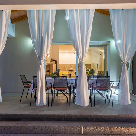 Irene, A Quiet And Peaceful Pool Holiday home Nedescina