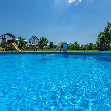 Irene, A Quiet And Peaceful Pool Holiday home