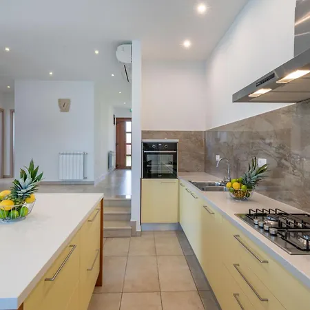 Irene, A Quiet And Peaceful Pool * Nedeščina