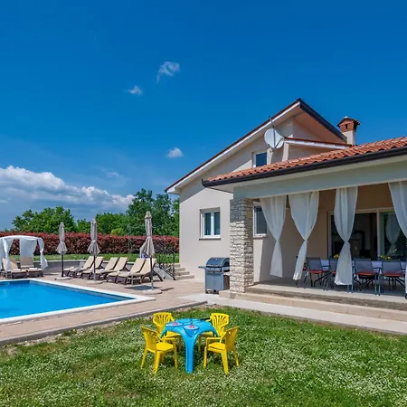 Irene, A Quiet And Peaceful Pool *