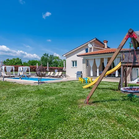 Irene, A Quiet And Peaceful Pool 別荘 Nedeščina