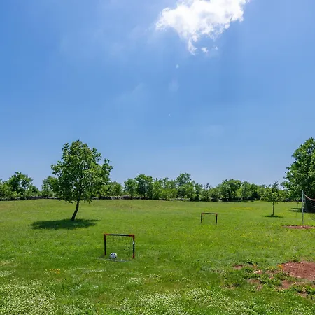 Irene, A Quiet And Peaceful Pool 別荘